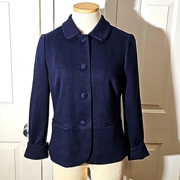 Talbots navy blue blazer. Size 4. Super soft, 2 front pockets. Covered buttons - Picture 1 of 10